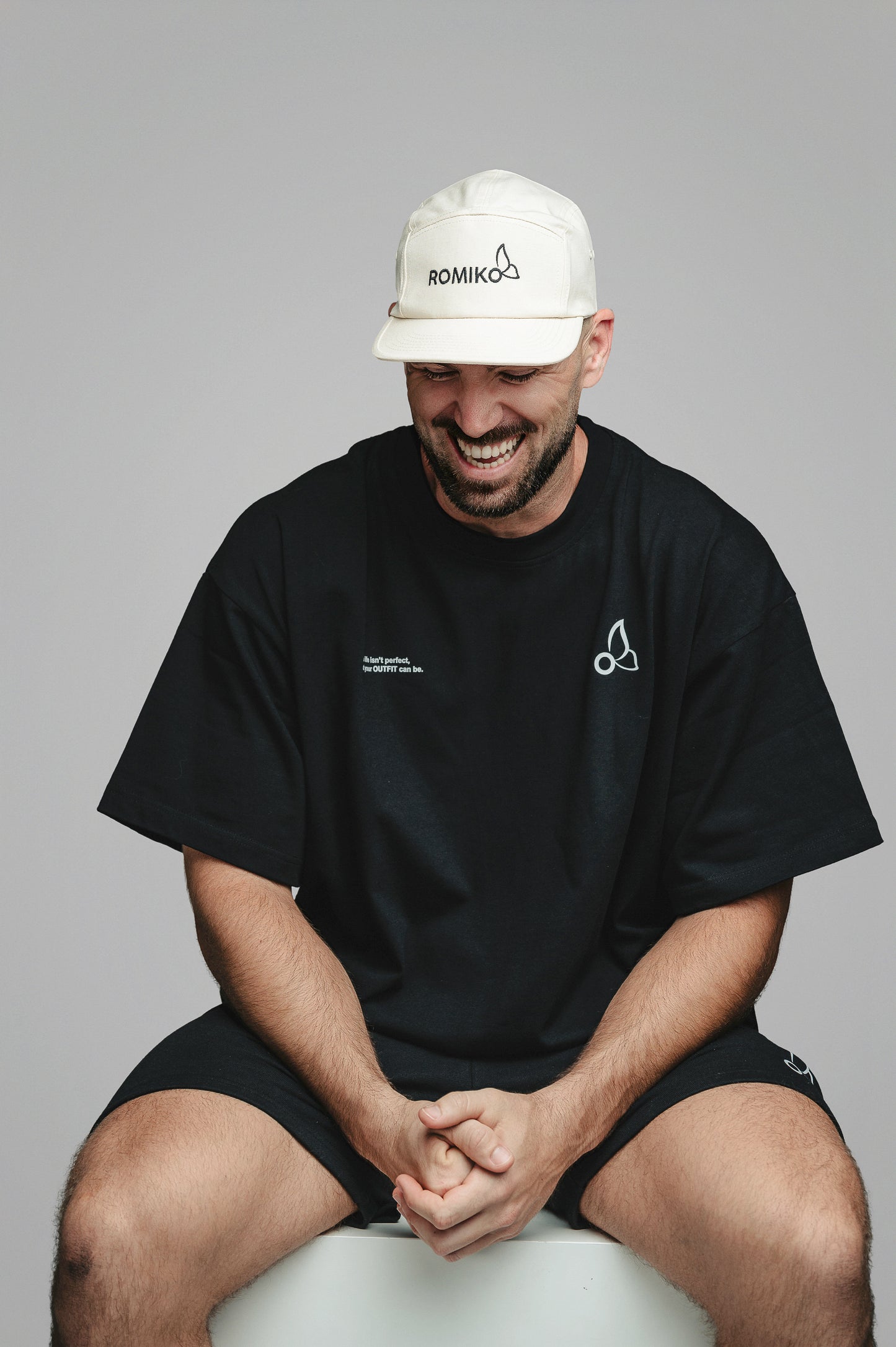 Camiseta negra Romiko
