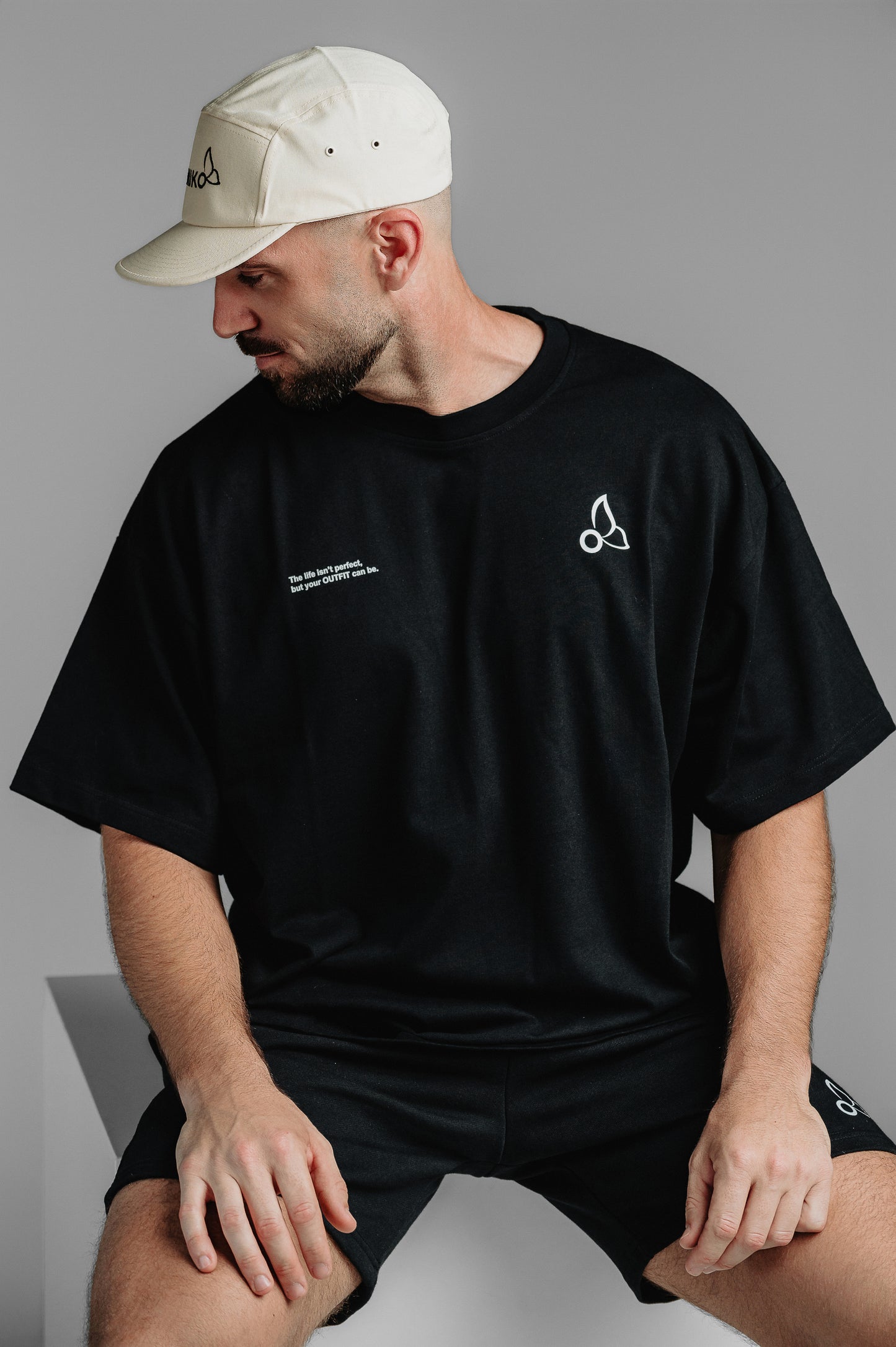 Camiseta negra Romiko