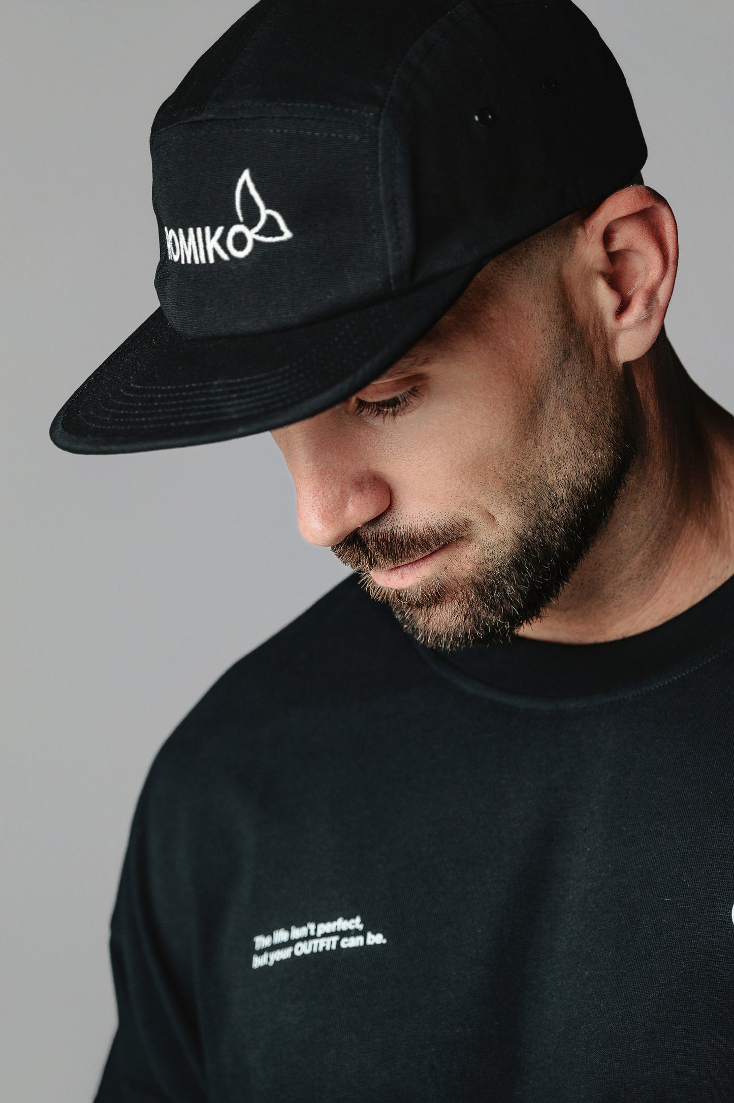 Gorra negra ROMIKO