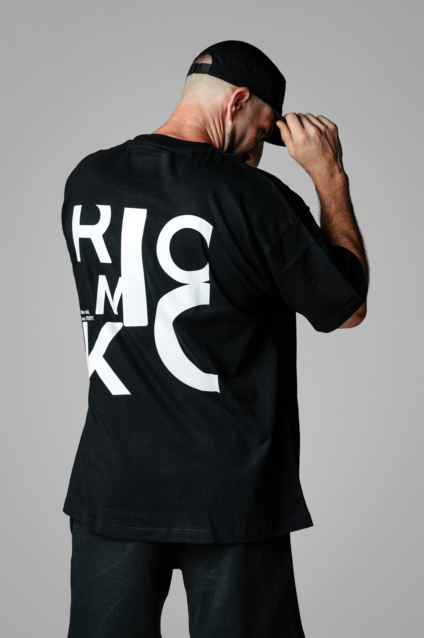 Camiseta negra Romiko
