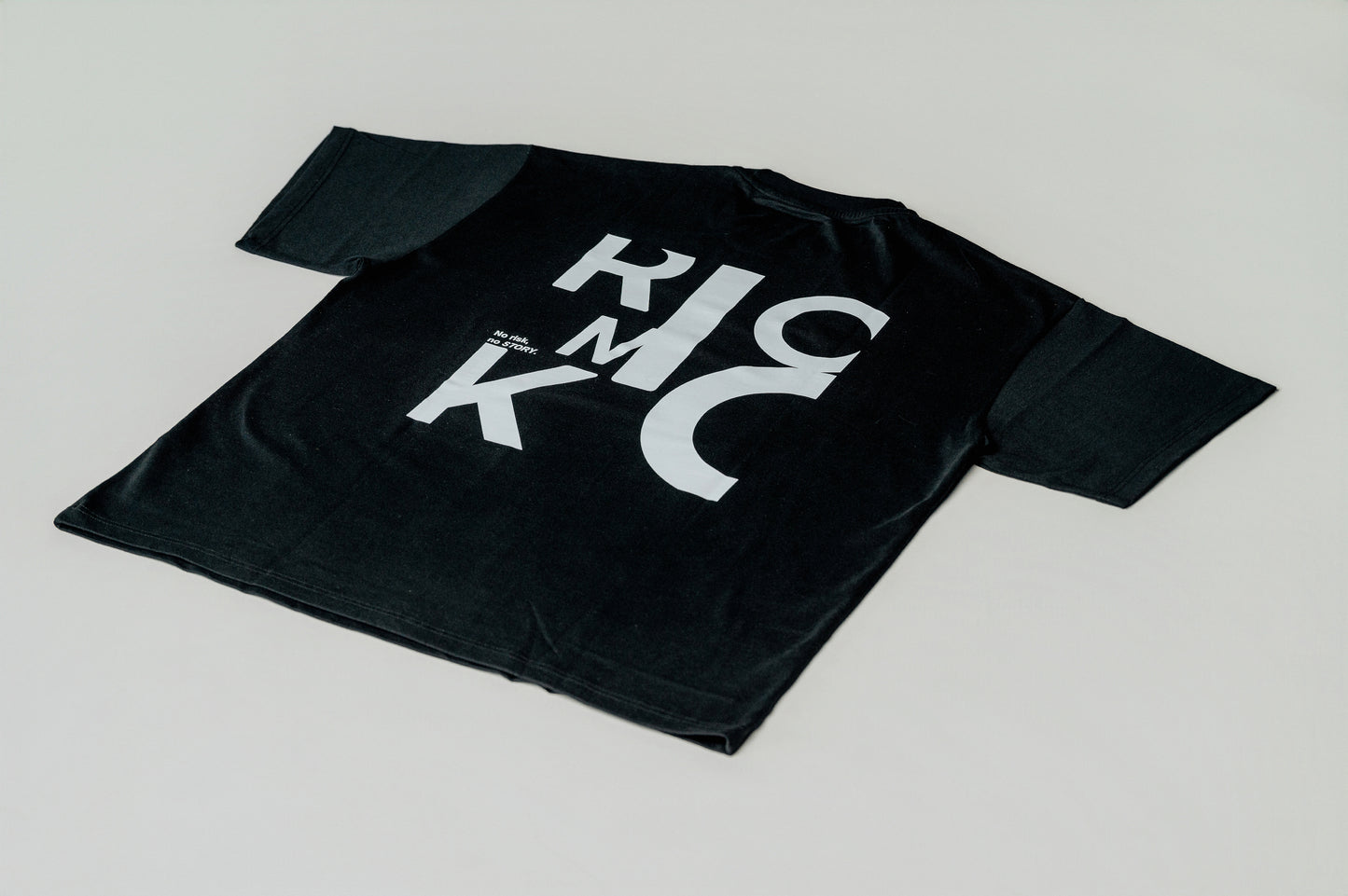 Camiseta negra Romiko